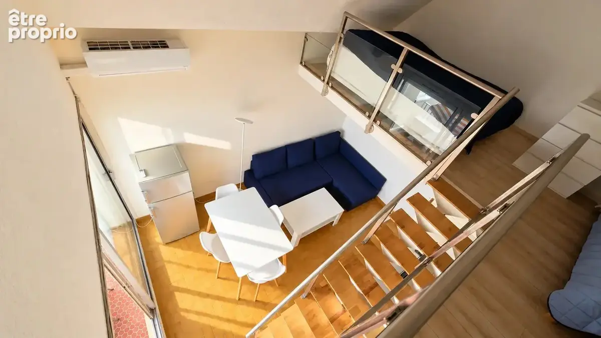 Charmant studio mezzanine avec loggia et vue latérale sur le port - photo 2