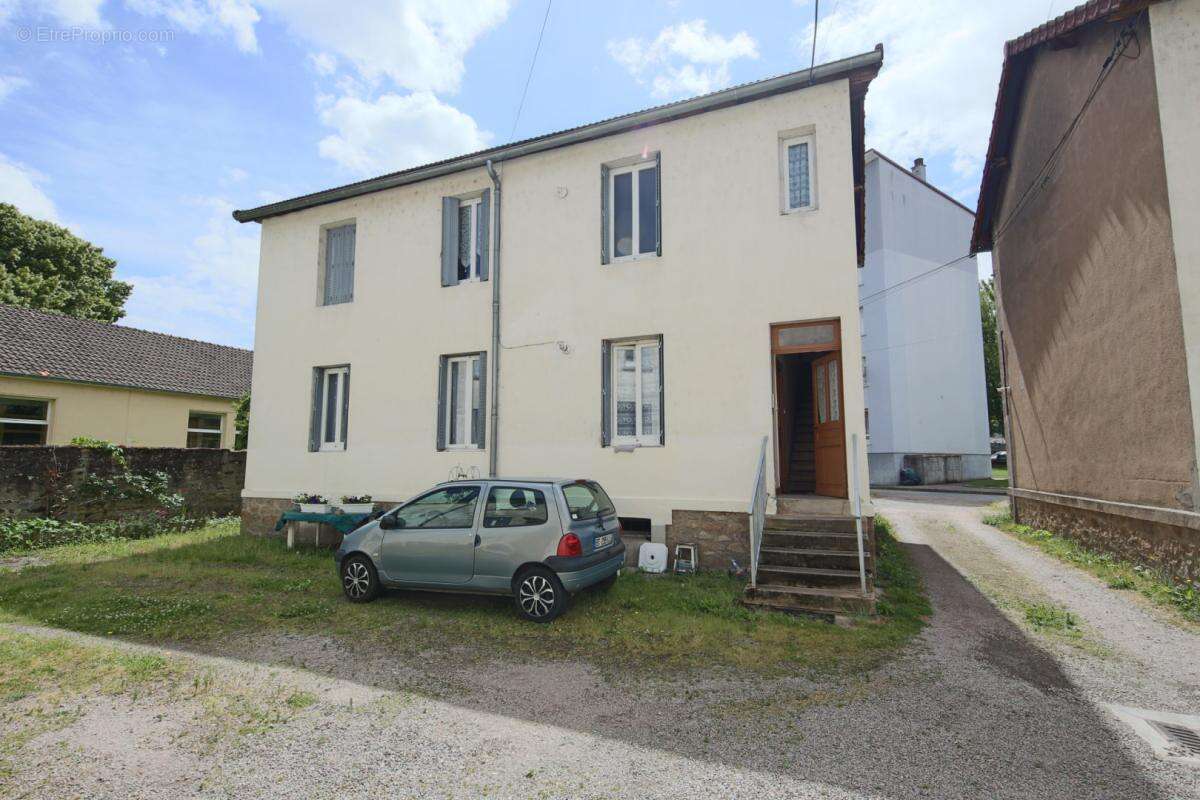 Ensemble de trois immeubles avec jardin et garages - photo 5