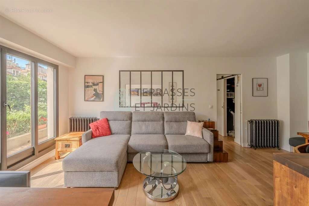 Appartement à PARIS-11E