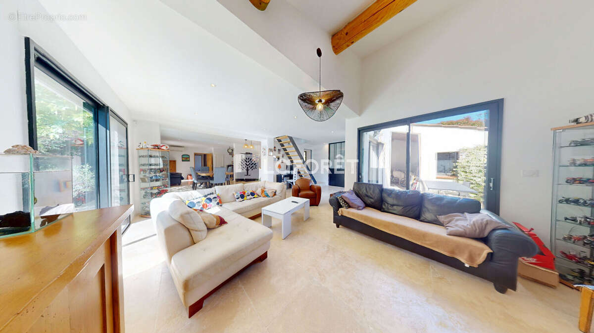 Maison à LA FARE-LES-OLIVIERS
