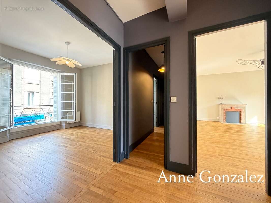 ORLEANS proche rue Royale, à vendre superbe Appartement T4 entièrment rénové dans belle petite copropriété avec peu de charges e - photo 5