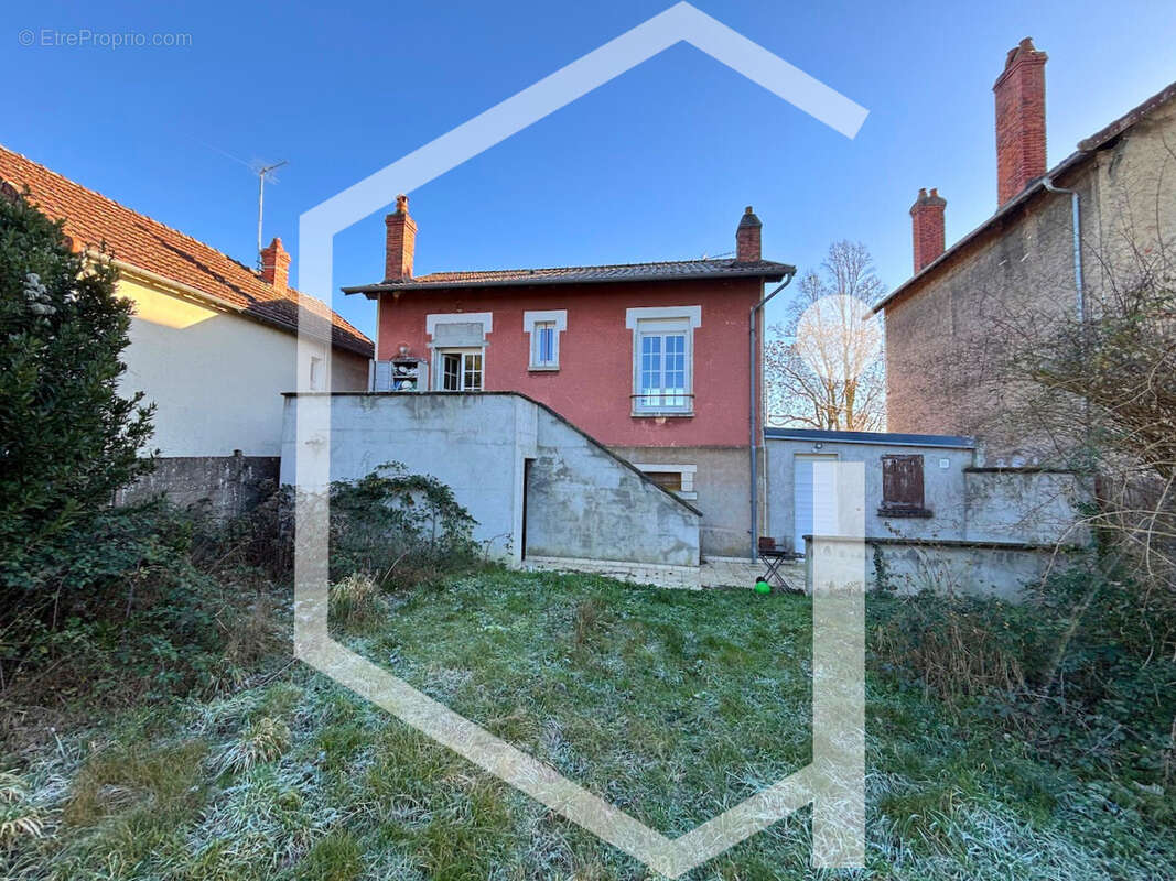 Maison à COSNE-COURS-SUR-LOIRE