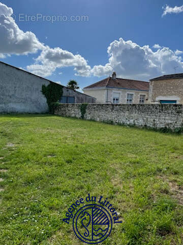 Maison à CORME-ROYAL