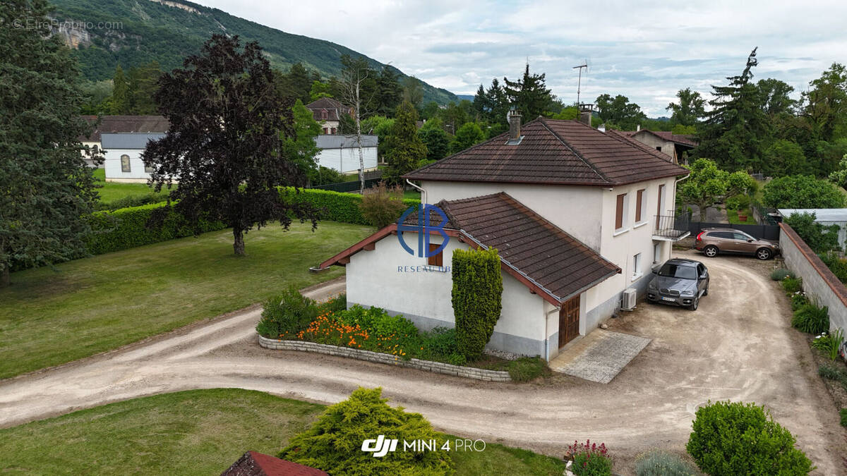 Maison à SERRIERES-DE-BRIORD