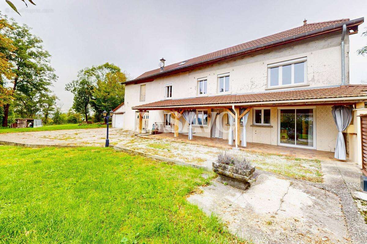 Maison à BOUVESSE-QUIRIEU