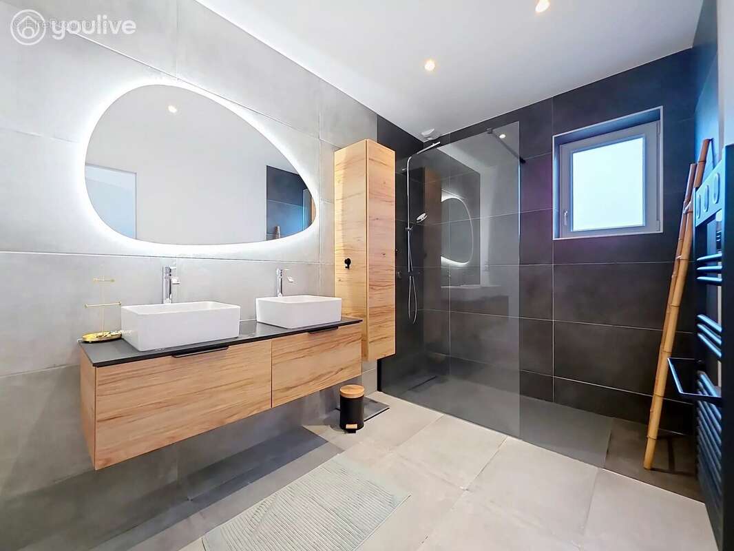 Maison à PLOUGUERNEAU