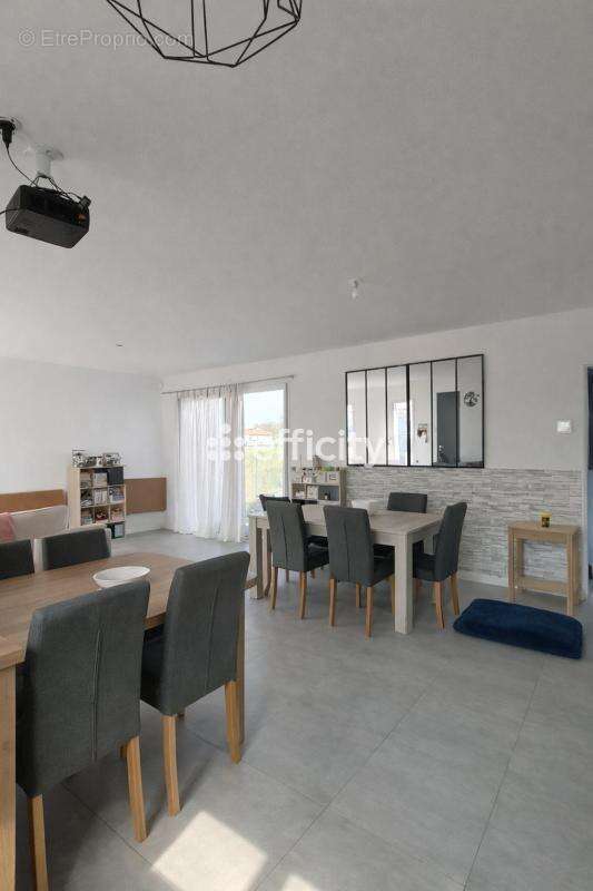 Maison à SAINT-JULIEN-L'ARS