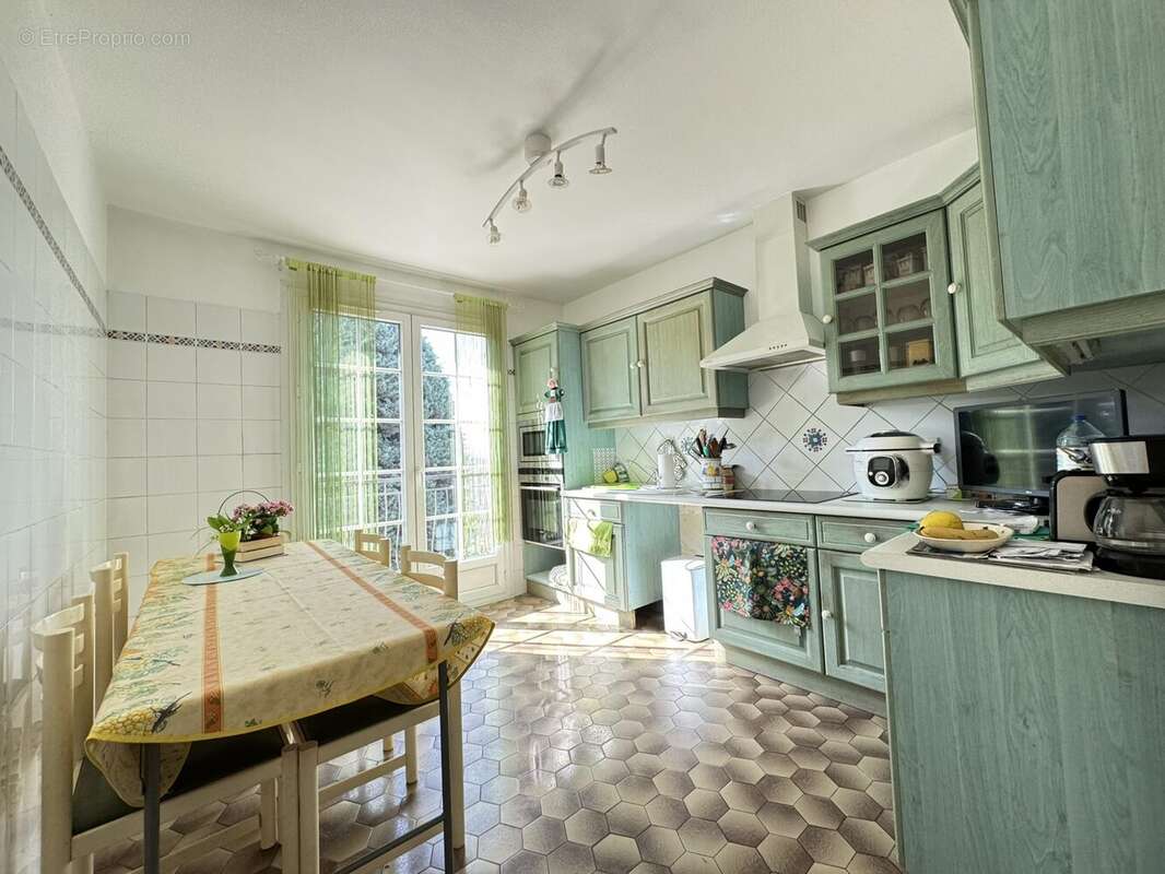 Maison à LA TOUR-EN-JAREZ