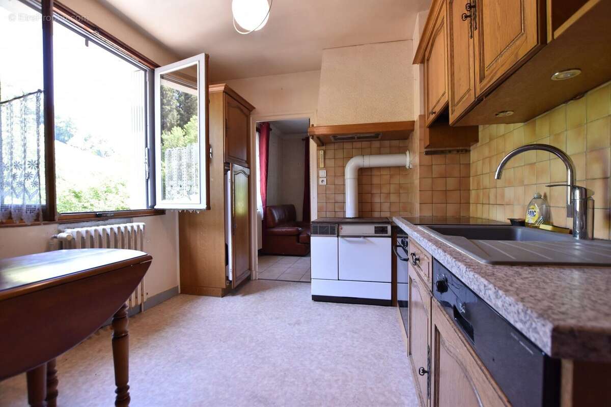 Maison 213 m² à Saint-Martin-Valmeroux  - photo 9
