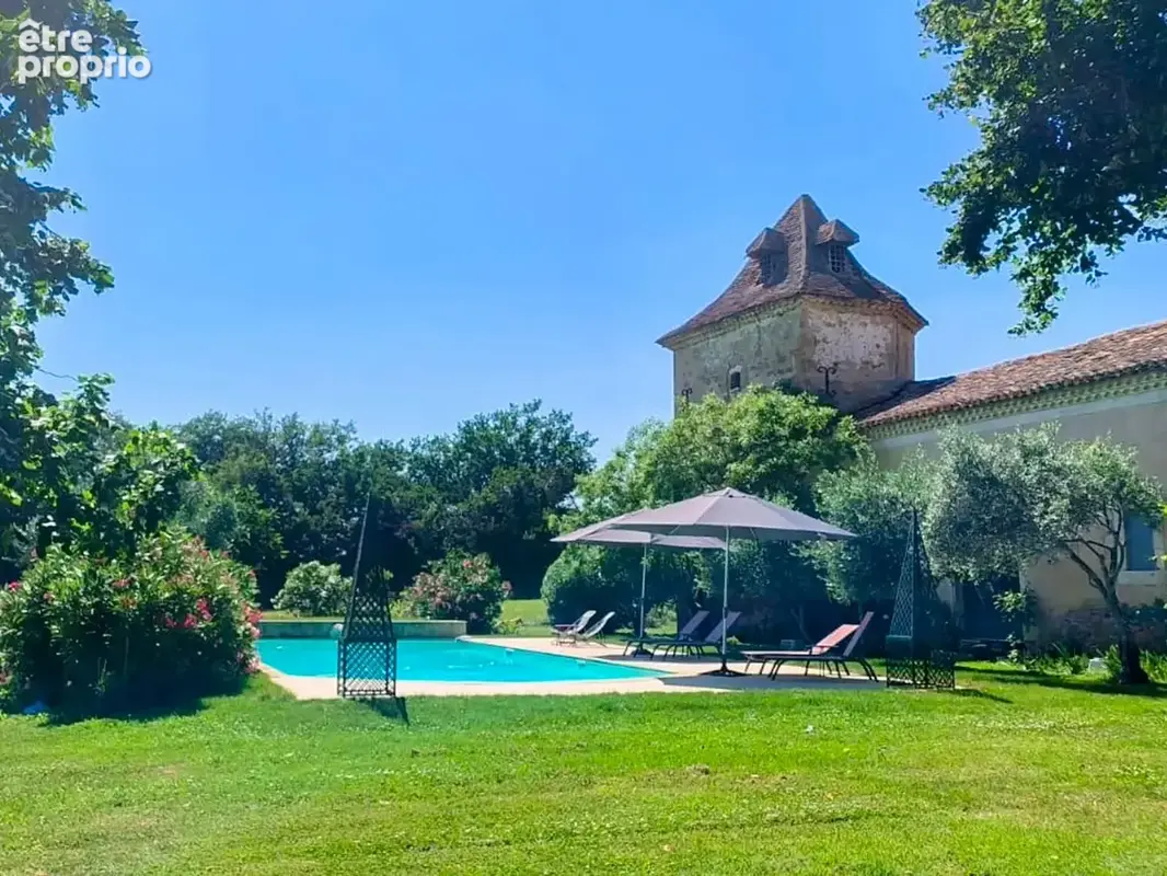 Château gascon du XV° siècle, près de Lectoure, remanié au XVI° dans le goût de la Renaissance italienne - photo 3