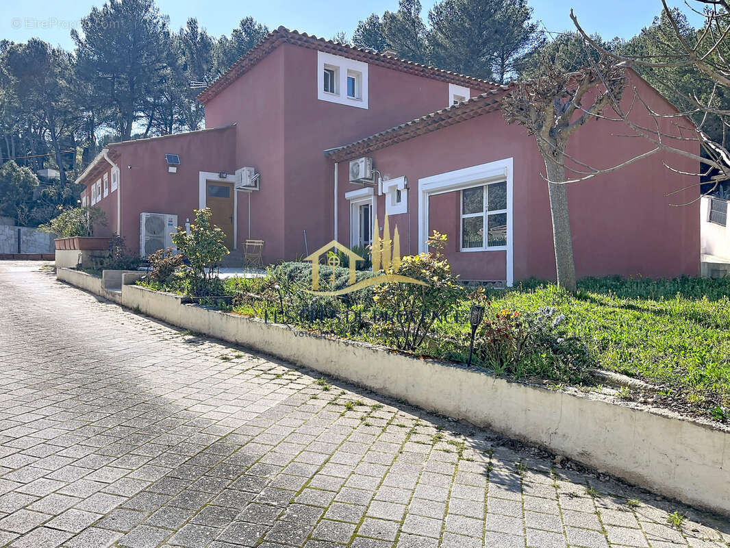Maison à VELAUX