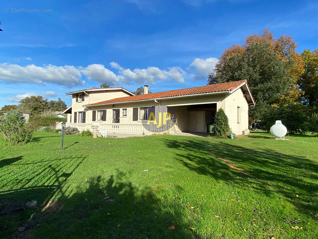 Maison à VENDAYS-MONTALIVET