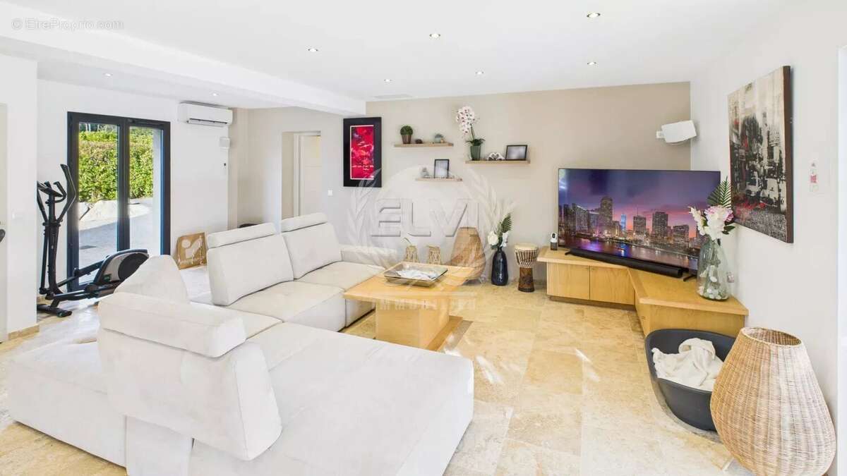 Maison à PLAN-DE-LA-TOUR