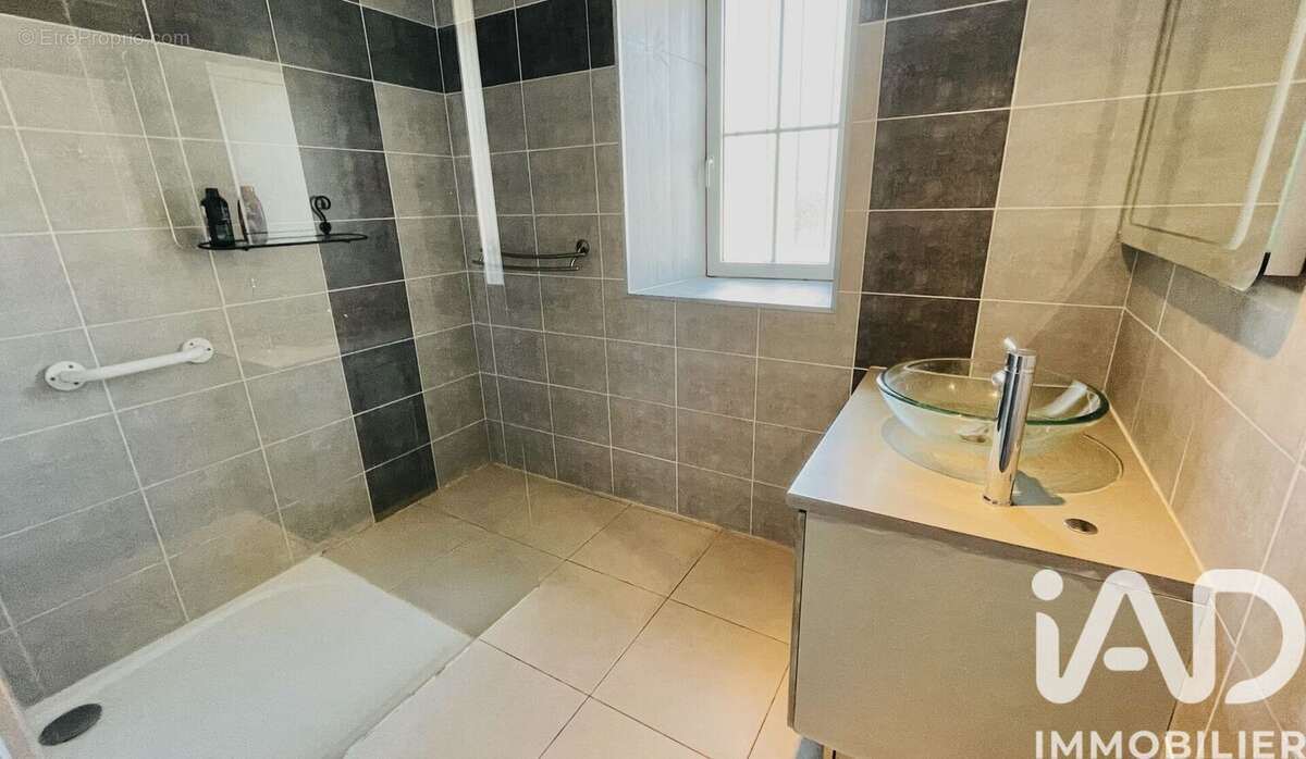 Maison 101 m² à Siradan  - photo 7
