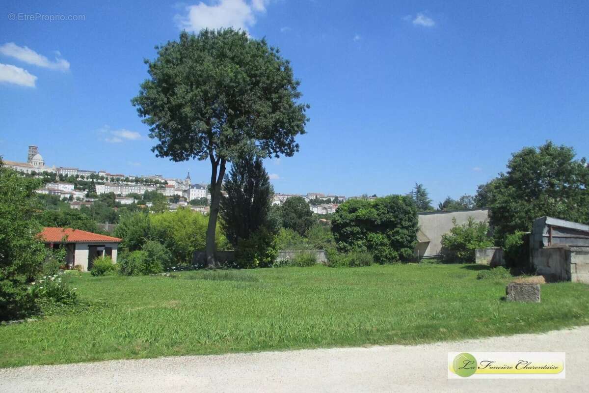 Terrain à ANGOULEME