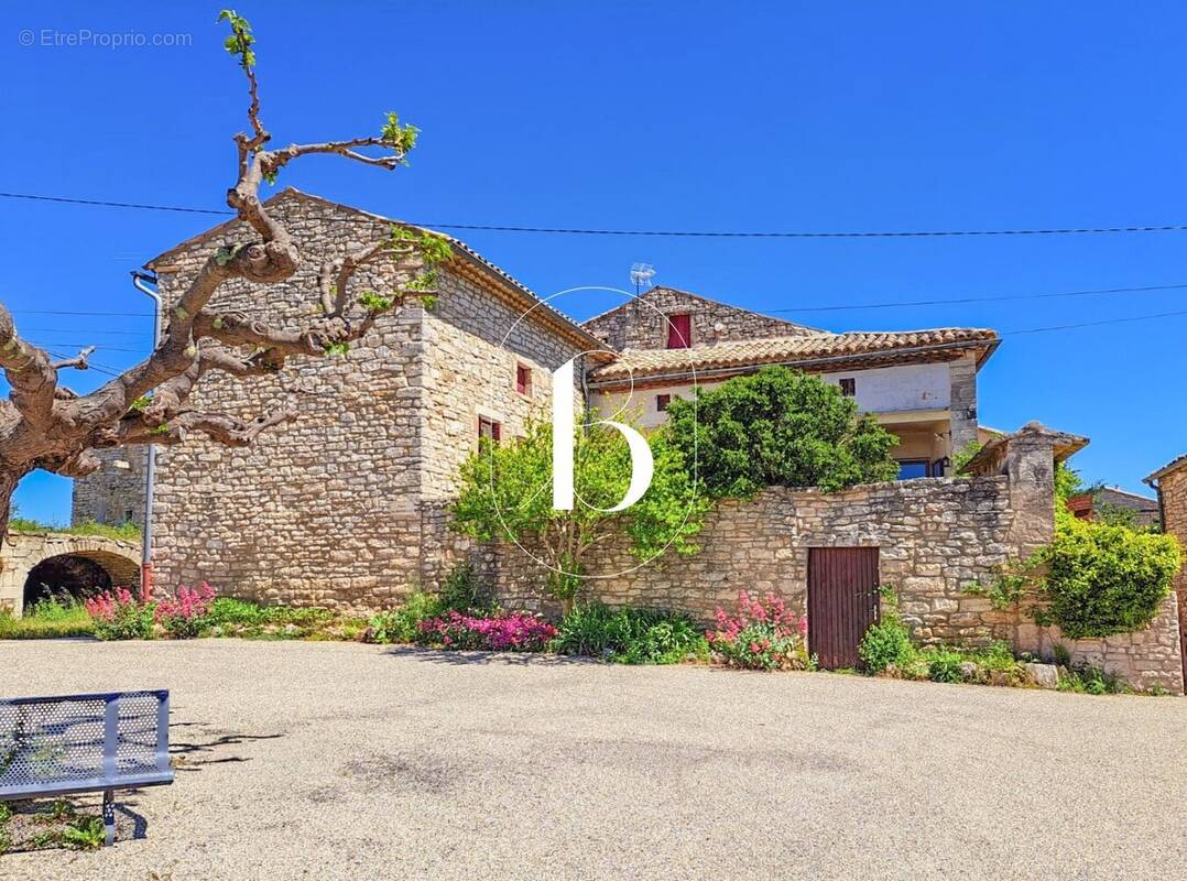 Maison à BARJAC