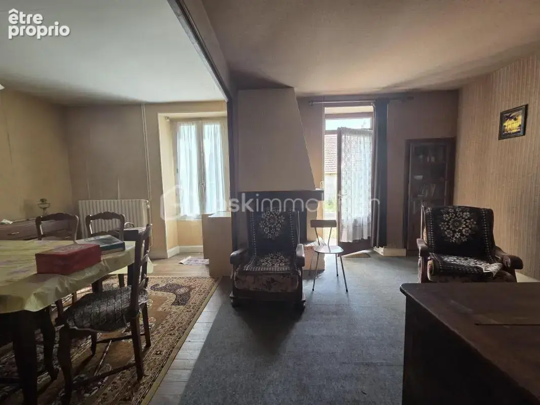 Maison à rénover avec potentiel, grand garage et jardin clos de 1200 m² - photo 4