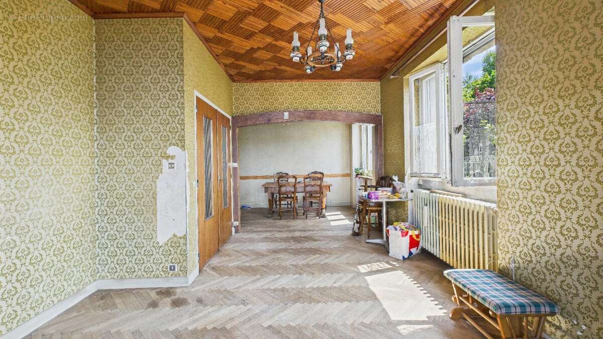 Maison à ONET-LE-CHATEAU