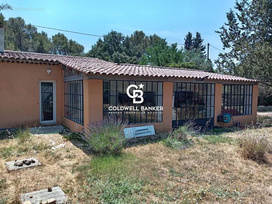 Maison de charme de plain-pied au cœur d'un parc d'oliviers de 5 030 m² - photo 6