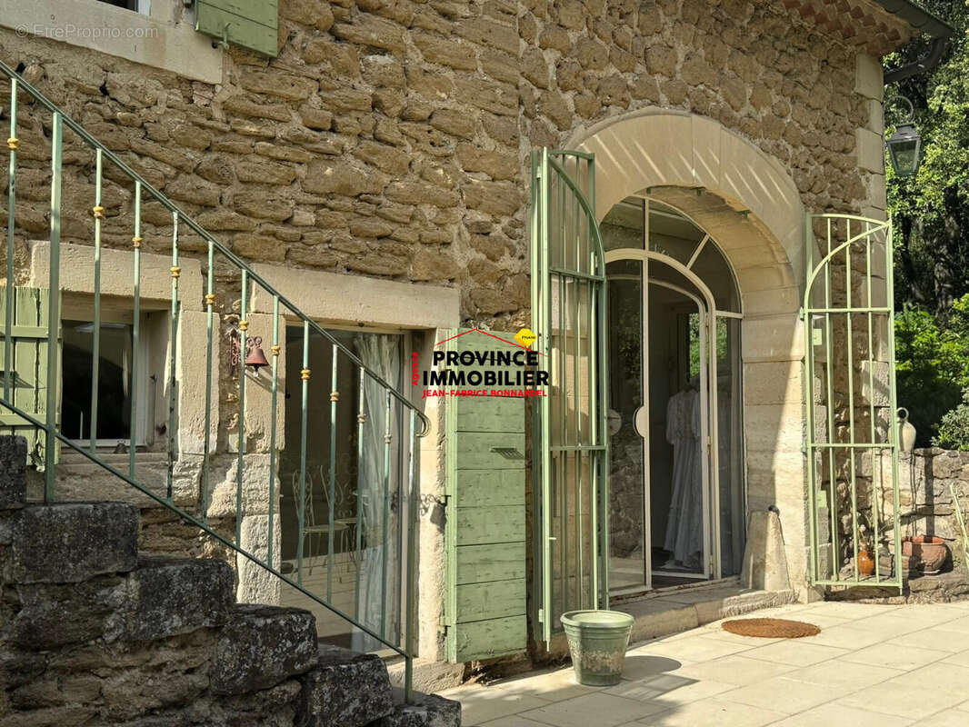Maison 273 m² à Grillon  - photo 9