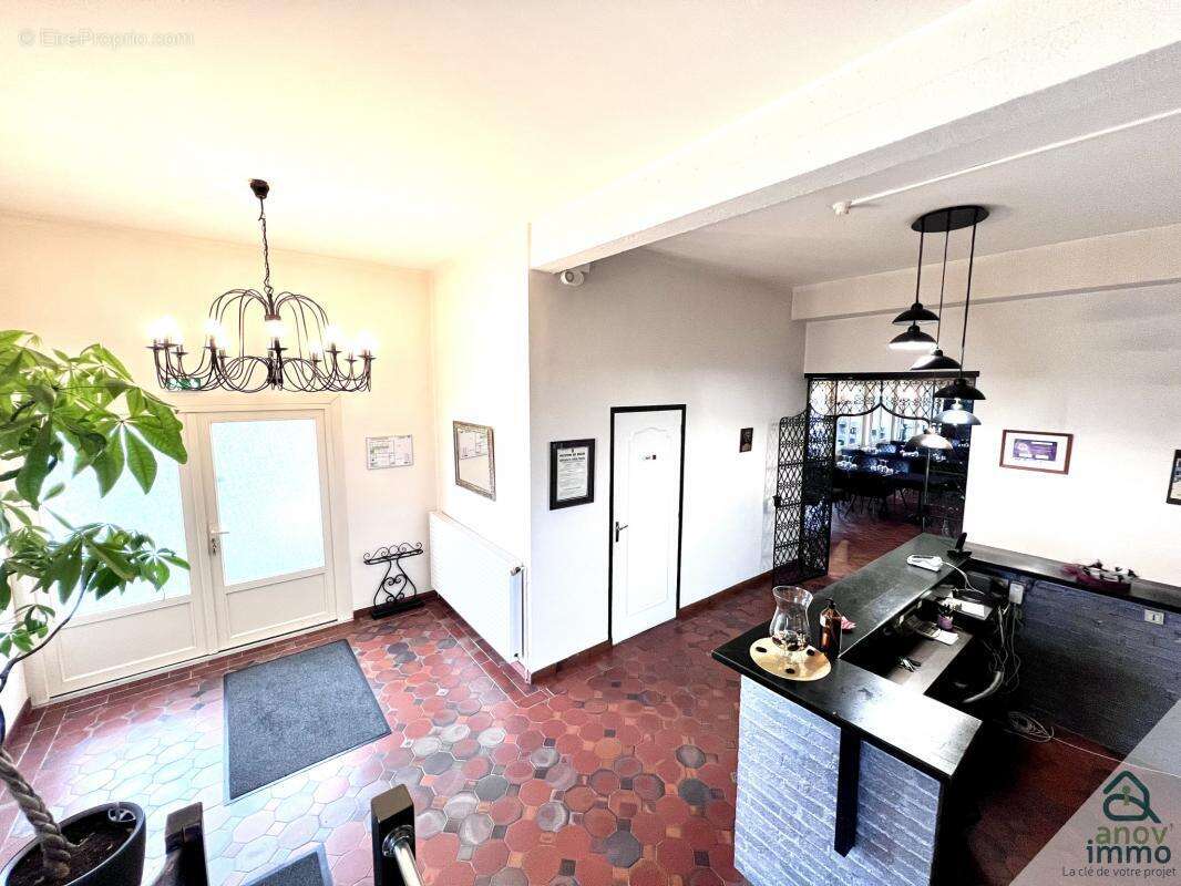 Commerce à NIEUIL-L'ESPOIR