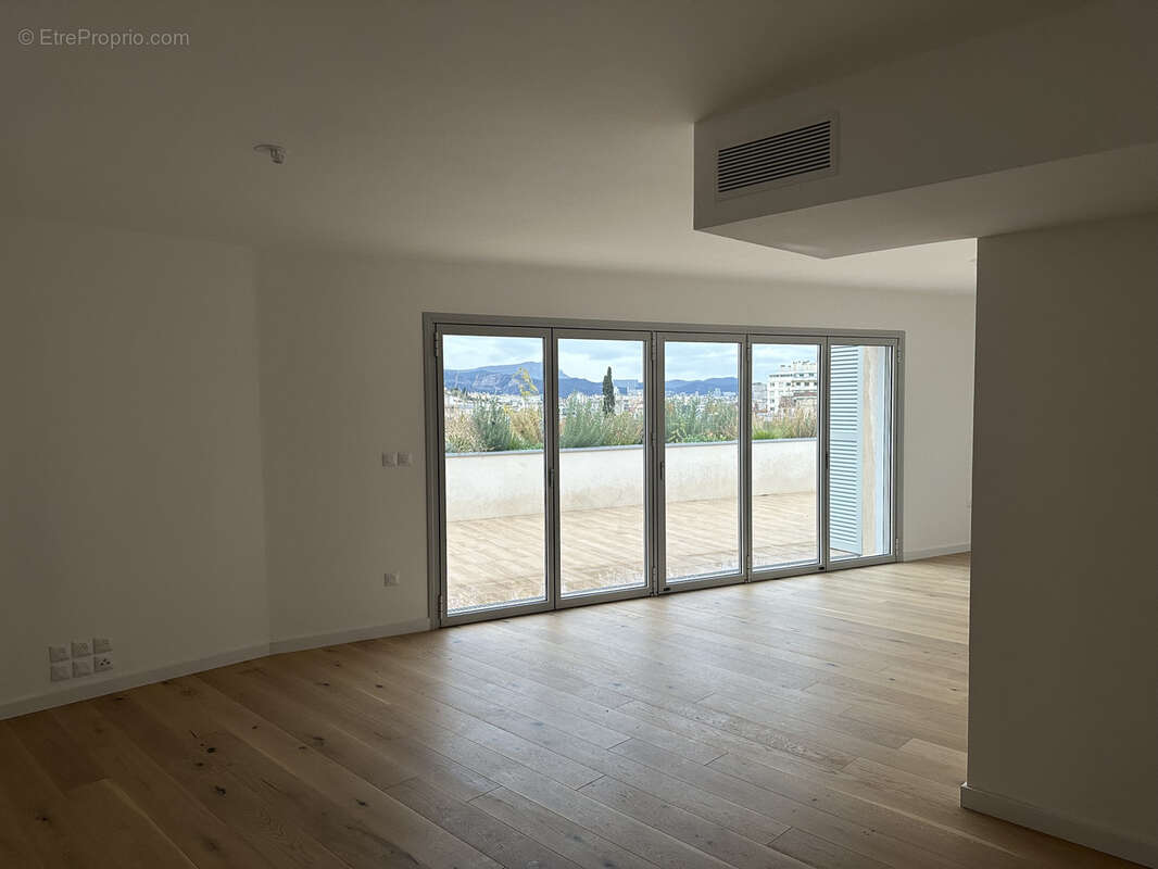Appartement à MARSEILLE-4E