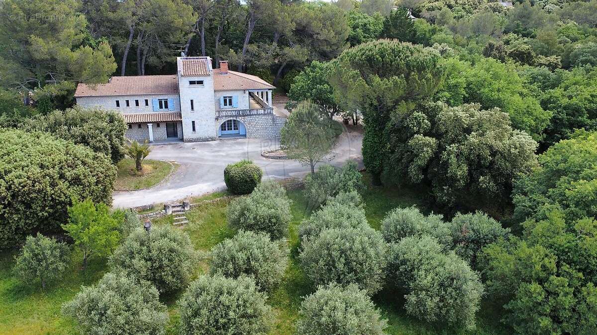 Maison à SAINTE-ANASTASIE