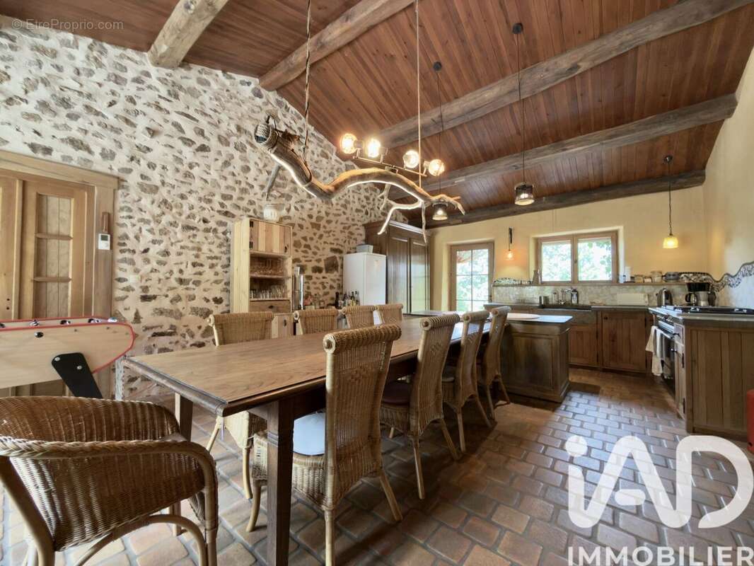Maison 140 m² à Lachaux  - photo 2