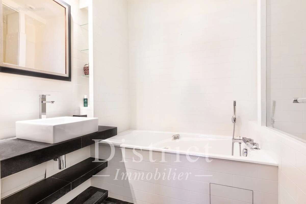 Appartement à PARIS-8E