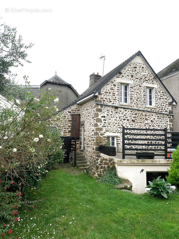 Maison à AMBRIERES-LES-VALLEES