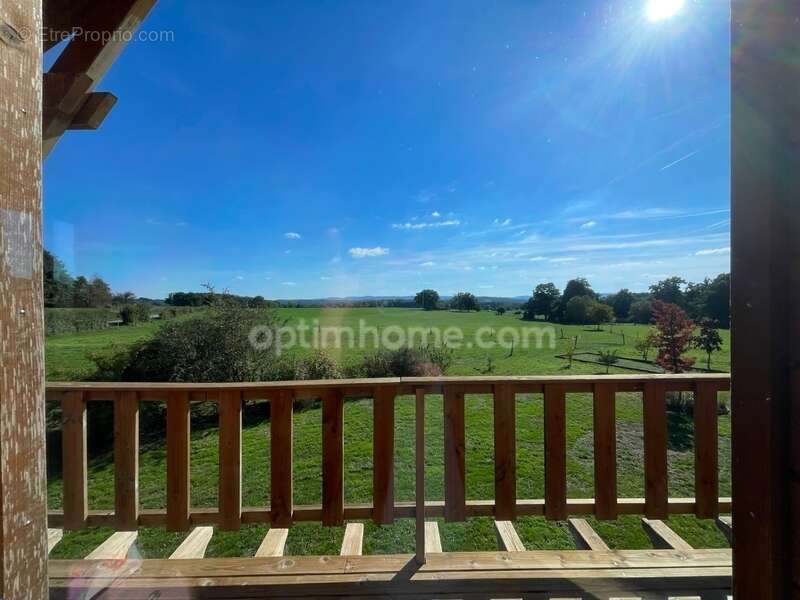 Maison à SAINT-ETIENNE-DE-FURSAC