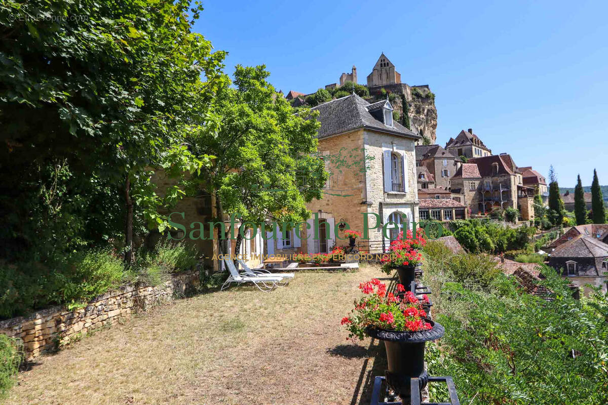 Maison à BEYNAC-ET-CAZENAC
