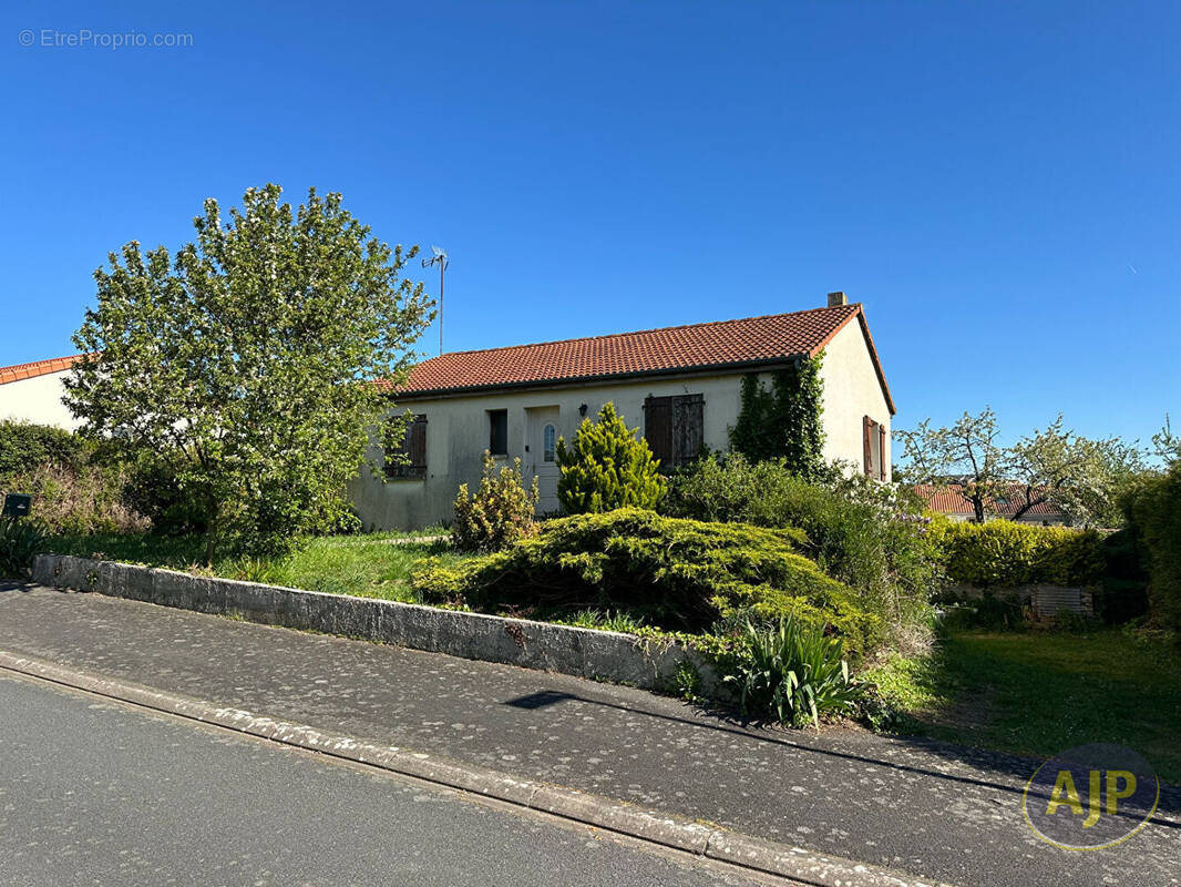 Maison à LA ROMAGNE