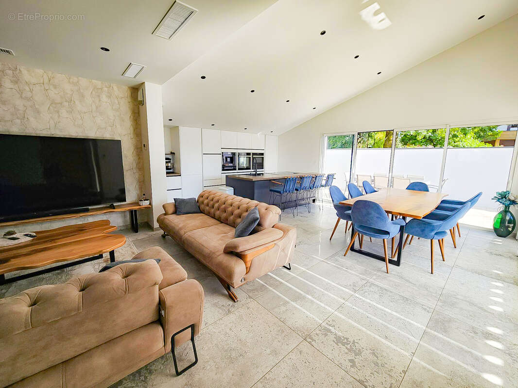 Maison à SALAISE-SUR-SANNE