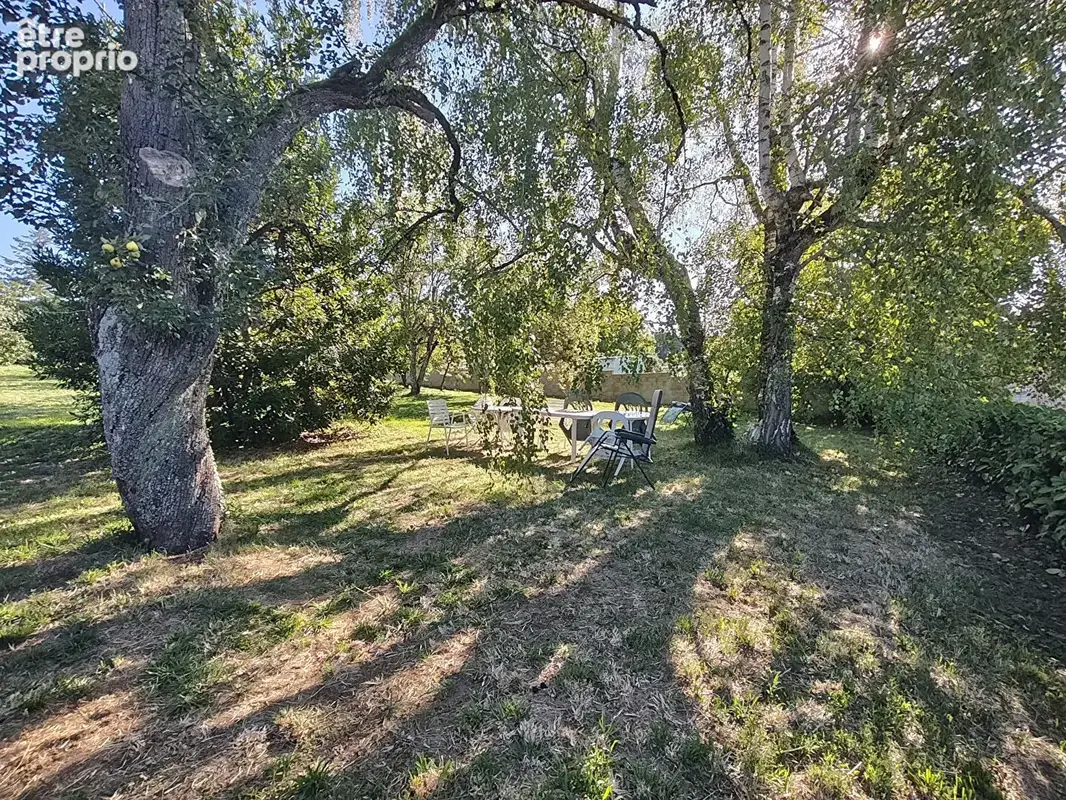 Maison en pierres avec grange et terrain arboré - photo 8