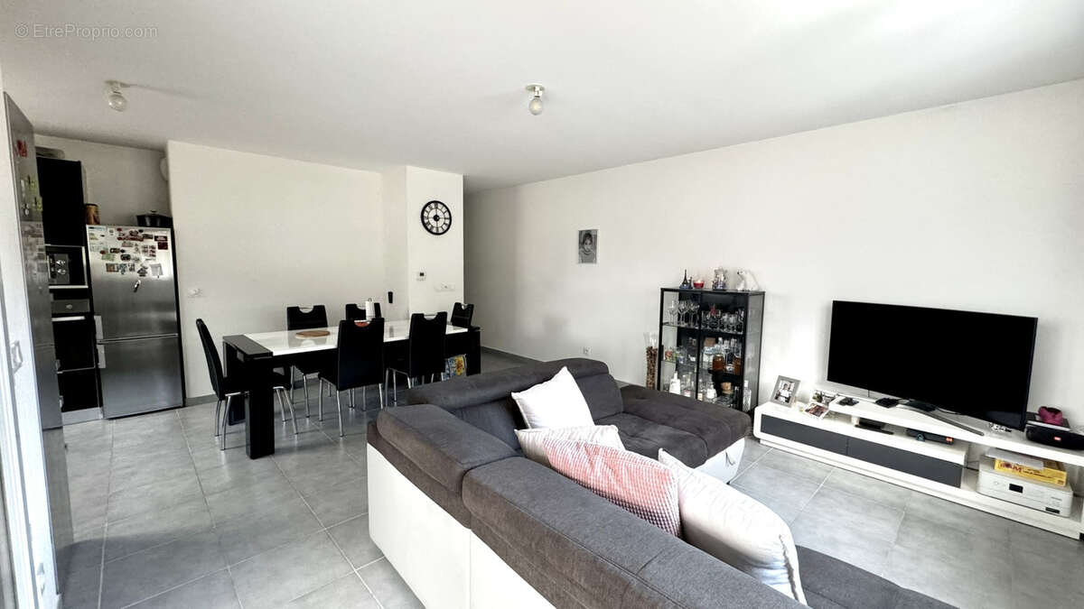 Appartement à ETREMBIERES