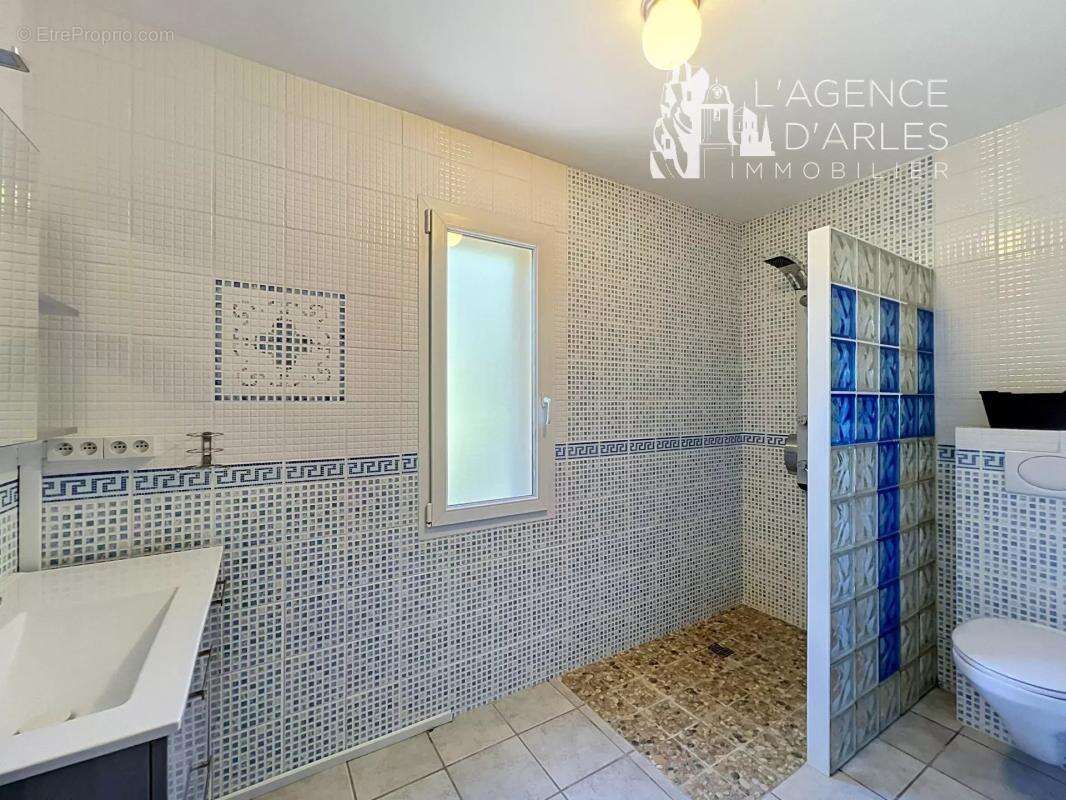 Arles – Maison familiale 157 m² – 5 chambres dont 2 de plain-pied – jardin arboré et clos - photo 16
