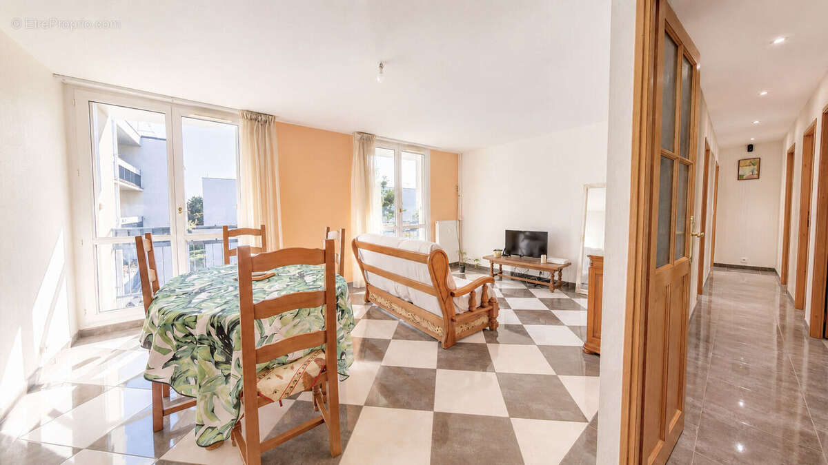 Roissy en Brie - La Pierrerie -  85 m² - photo 2