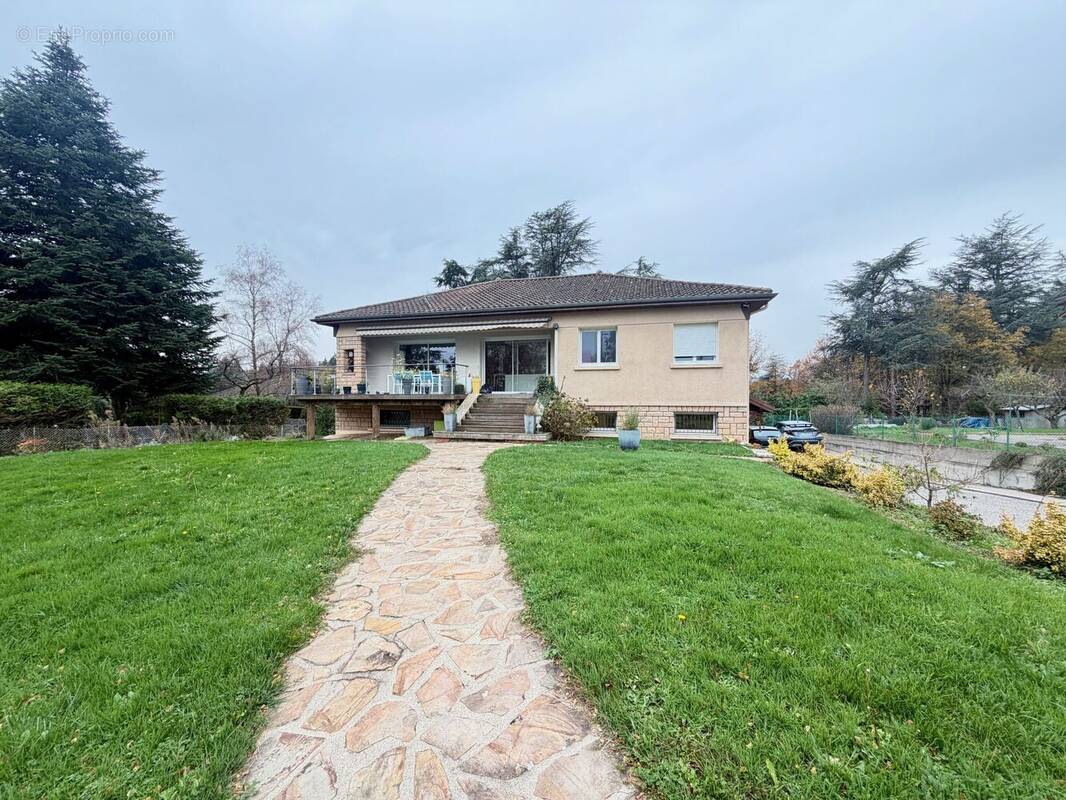 Maison à SAINT-GENEST-LERPT