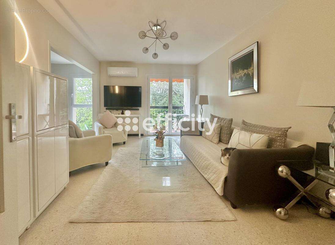 Appartement à VALLAURIS