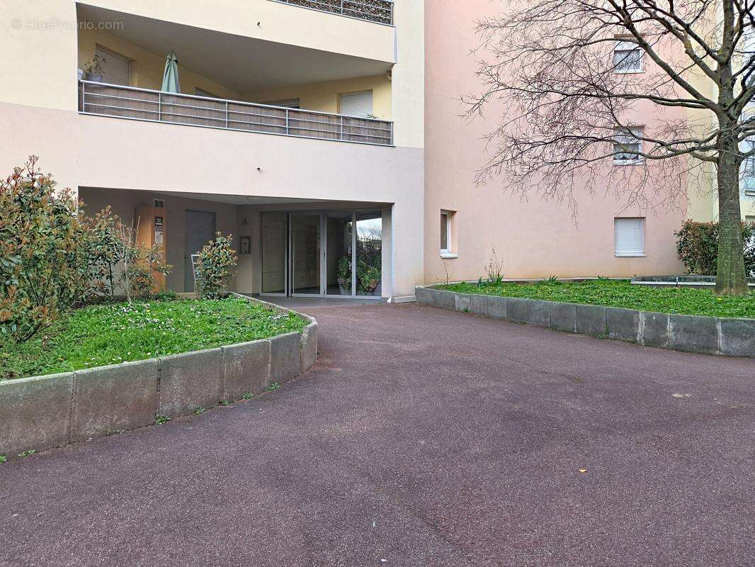 Appartement - 1 Chambre - Balcon - Proche commodités - photo 3