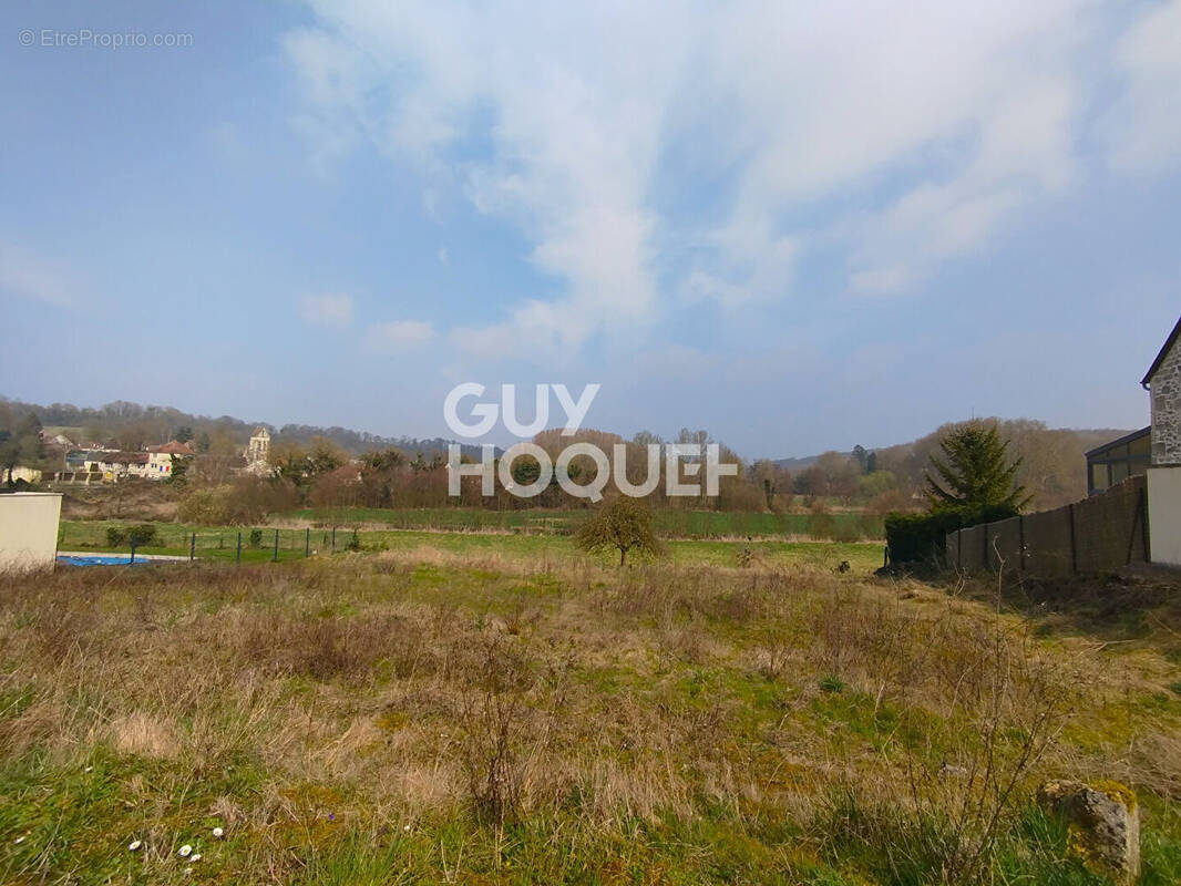 Terrain à FRESNOY-LA-RIVIERE