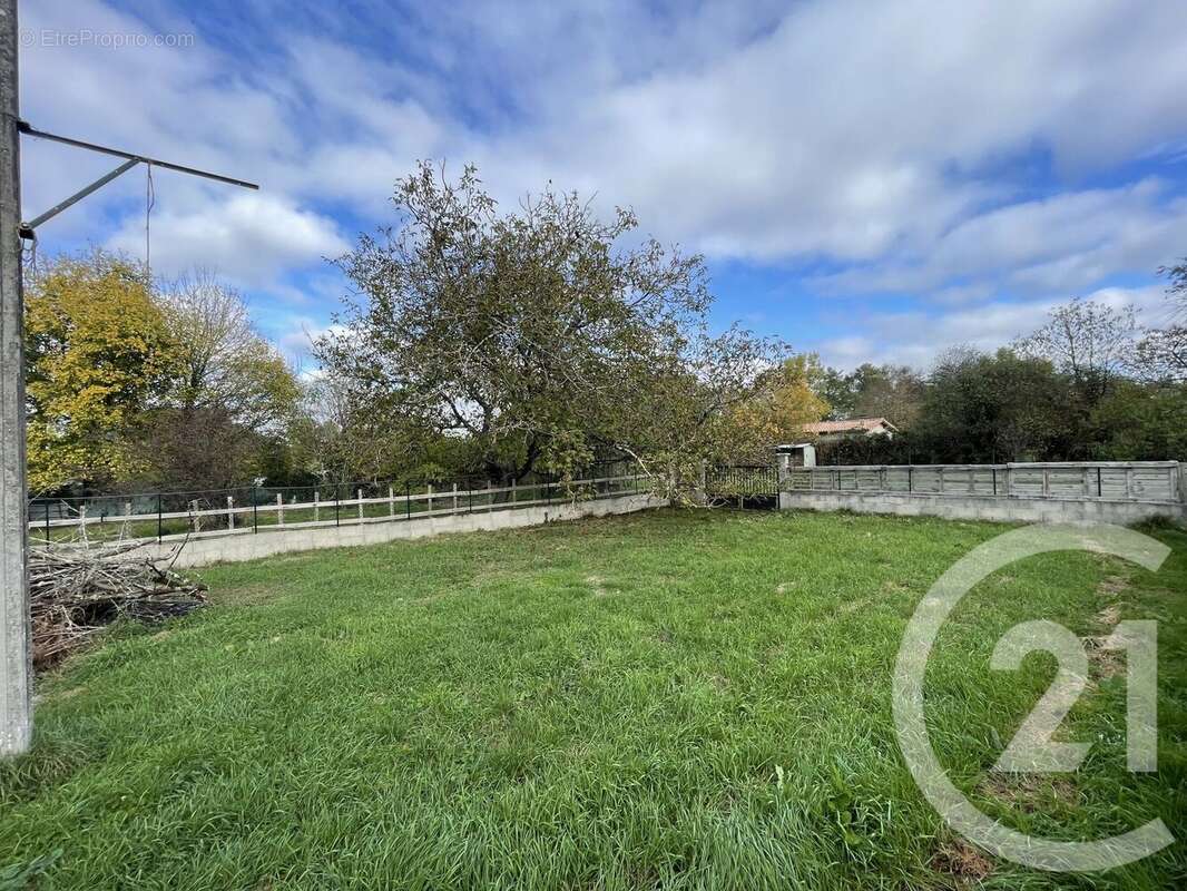 Maison à LES EGLISOTTES-ET-CHALAURES