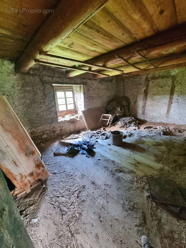 Maison à SAINT-AMANT-ROCHE-SAVINE