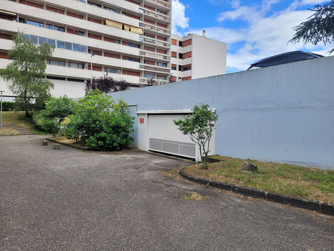 Parking à RILLIEUX-LA-PAPE