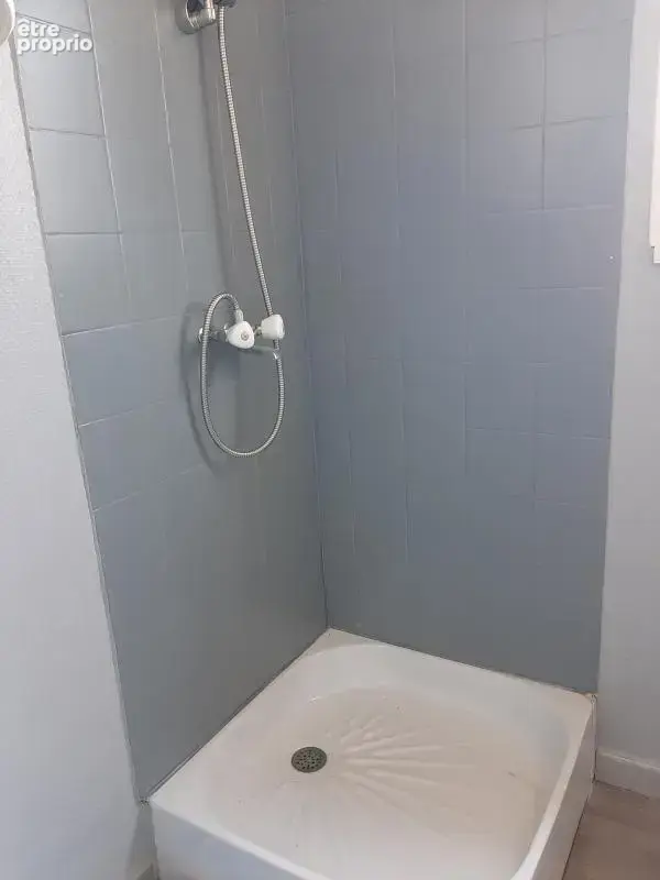 Maison mitoyenne sur 2 niveaux avec potentiel d'agrandissement ou création de logement supplémentair garages et dépendances - photo 21