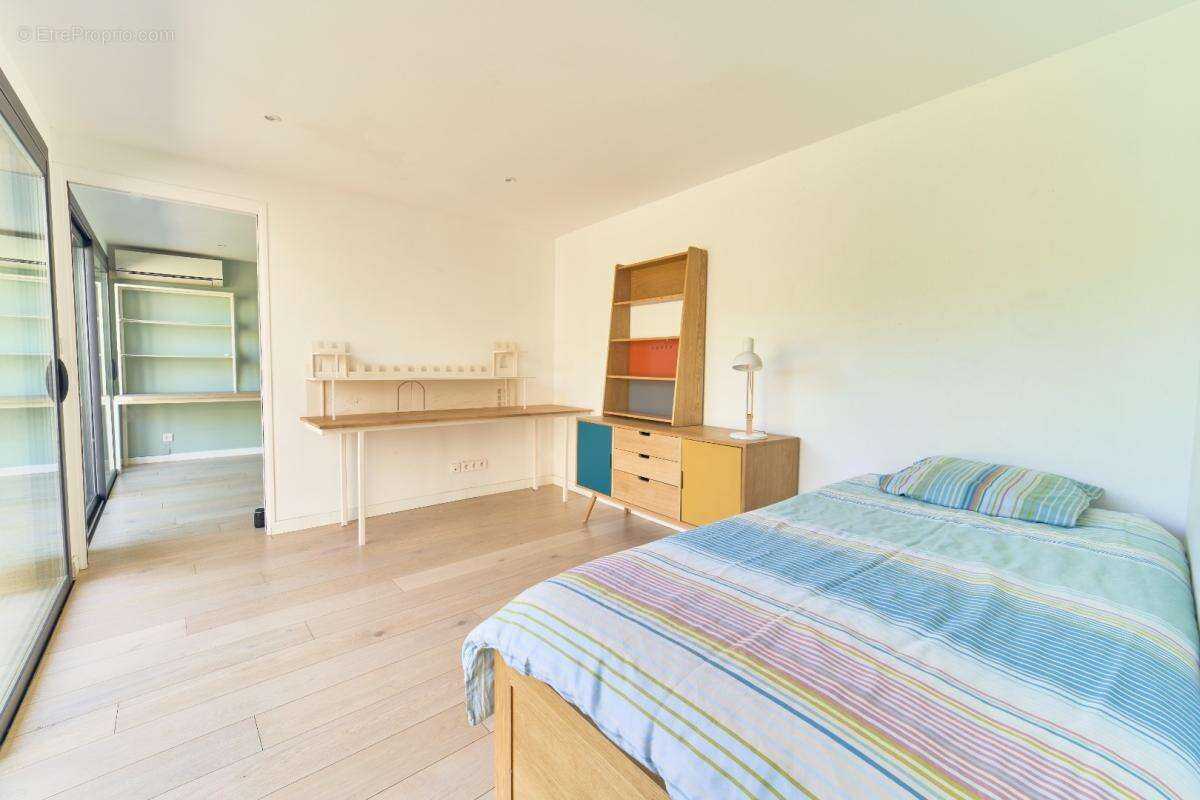 Maison à LE PUY-SAINTE-REPARADE