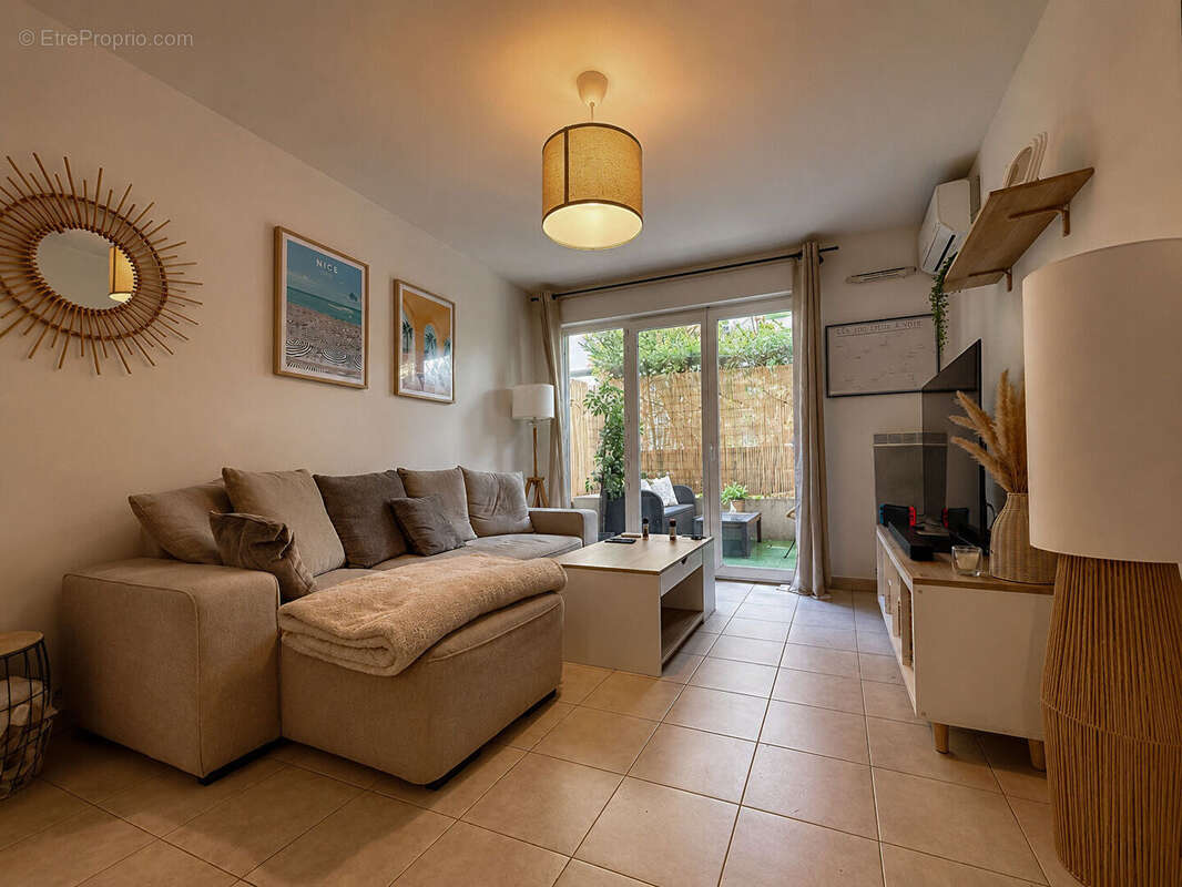 Appartement à SAINT-LAURENT-DU-VAR
