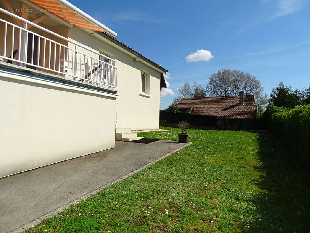 Maison à POUILLEY-LES-VIGNES