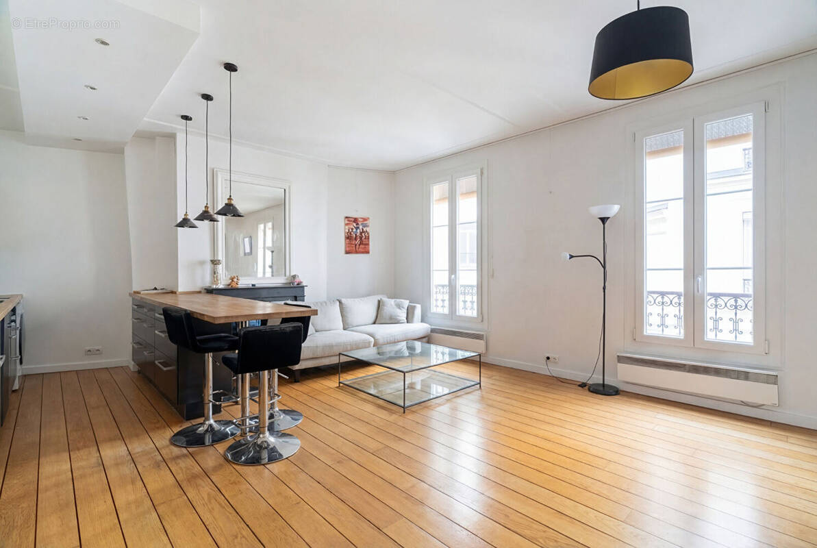 Appartement à PARIS-16E